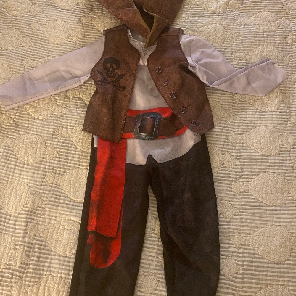 Boys Pirate Costume- size 2t-3T excellent condition